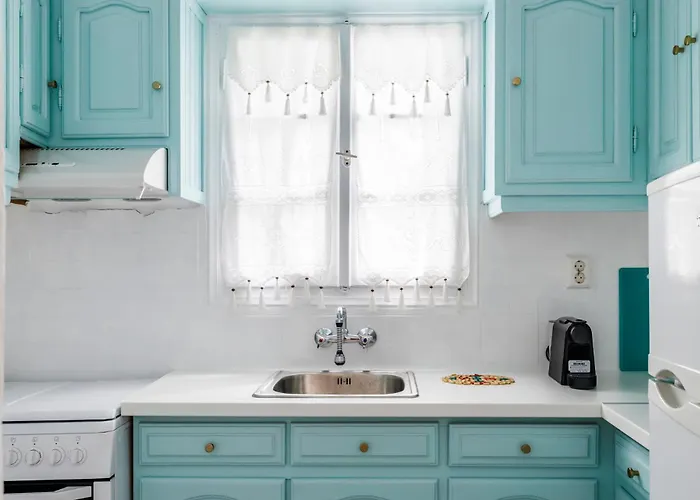 The Margi - Easy Living Near The Town *