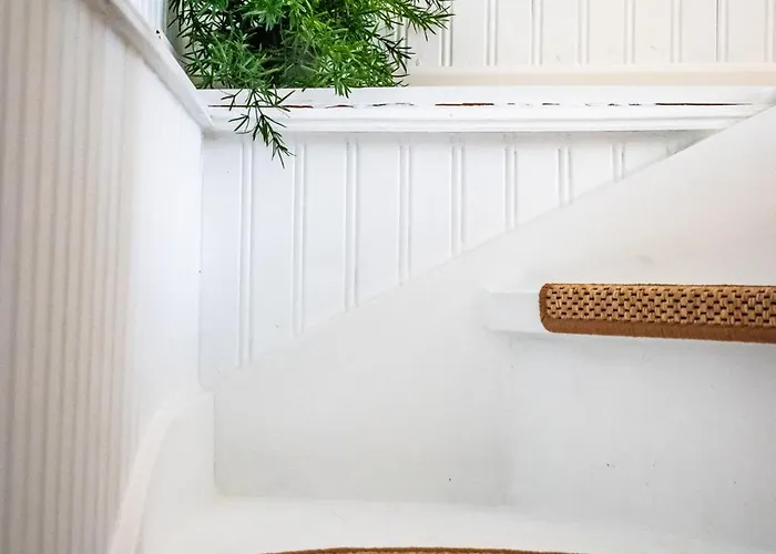 The Margi - Easy Living Near The Town *